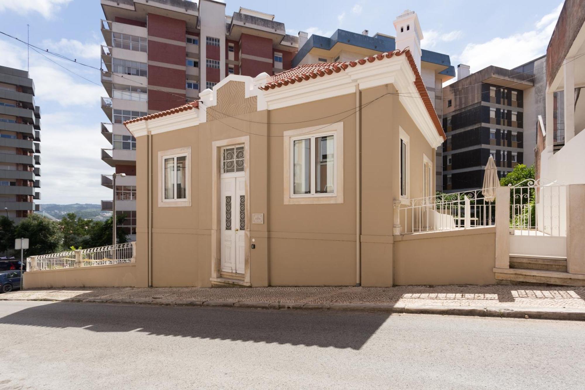 Vila Julieta Guesthouse Коїмбра Екстер'єр фото